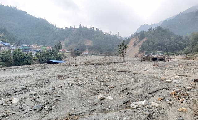 बाढीले बगर बन्यो गोटीखेल बजार, ६ अर्बका संरचना ध्वस्त